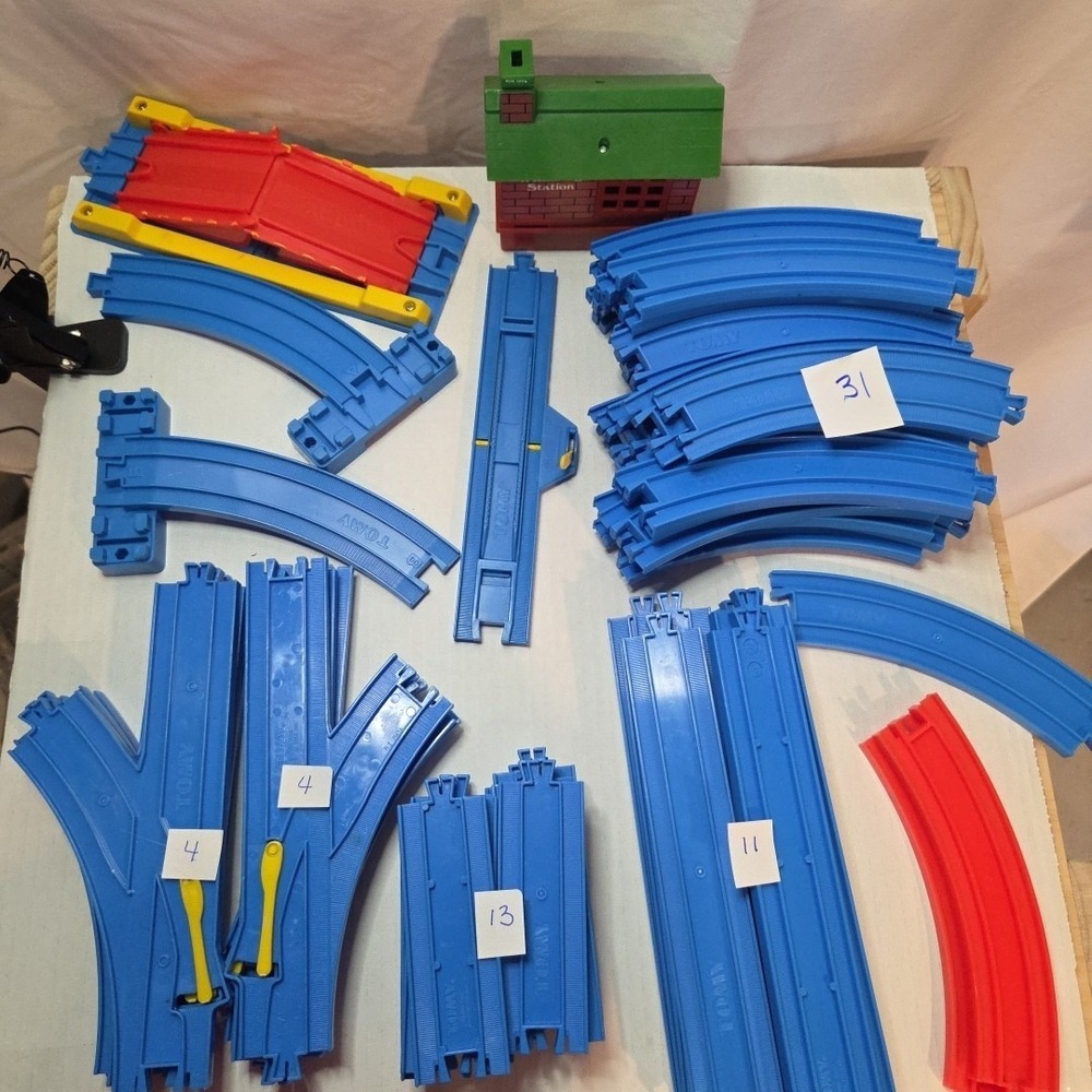 TOMY Track Set 74 Pieces  VTG 1990s‎